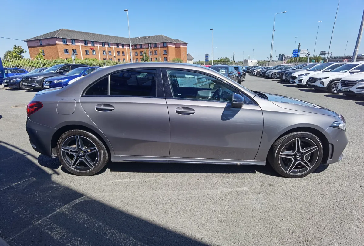 MERCEDES-BENZ A250 E AMG LINE EXECUTIVE EDITION - Image 4