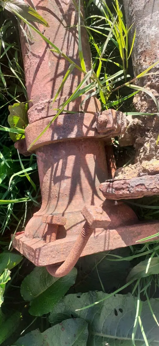 Bangor slates chimney pots floor ridge roof tiles - Image 2