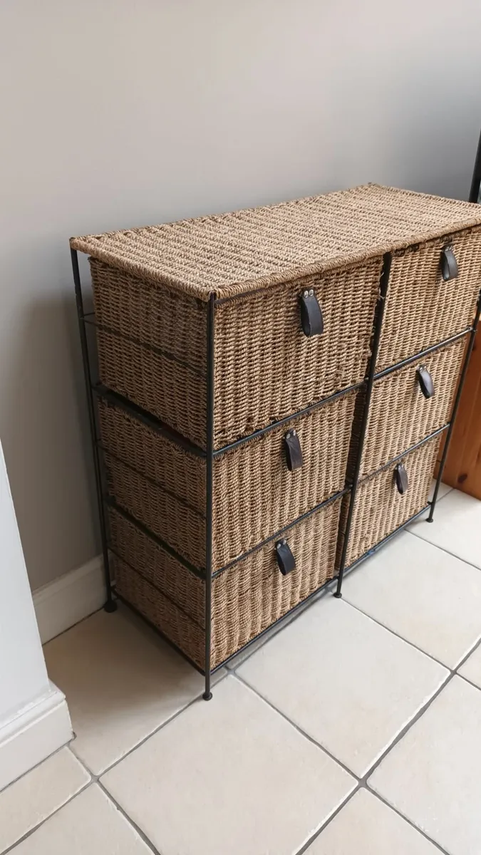Wicker drawers - storage unit - Image 1