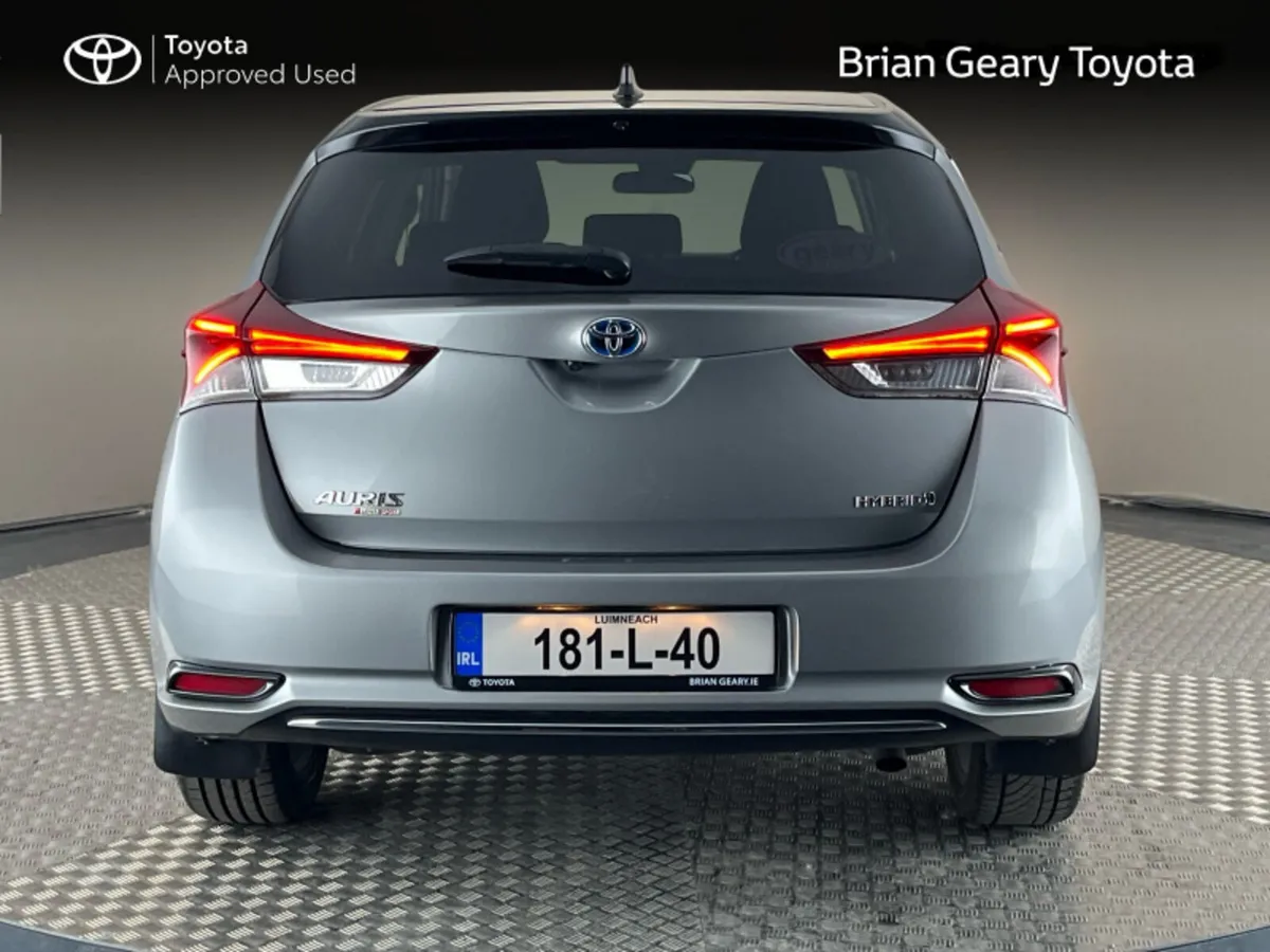 Toyota Auris HYBRID LUNA SPORT - Image 4
