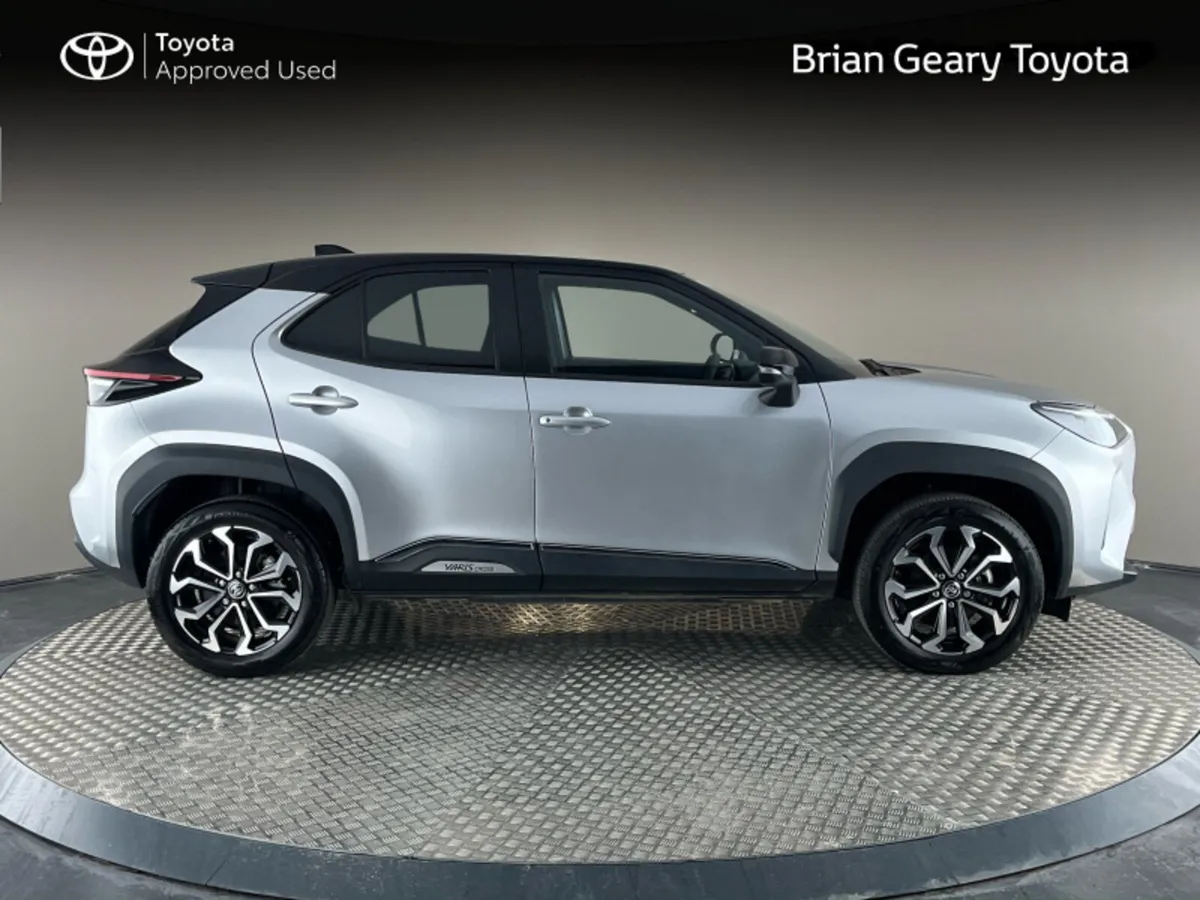 Toyota Yaris Cross HYBRID LUNA SPORT - Image 3