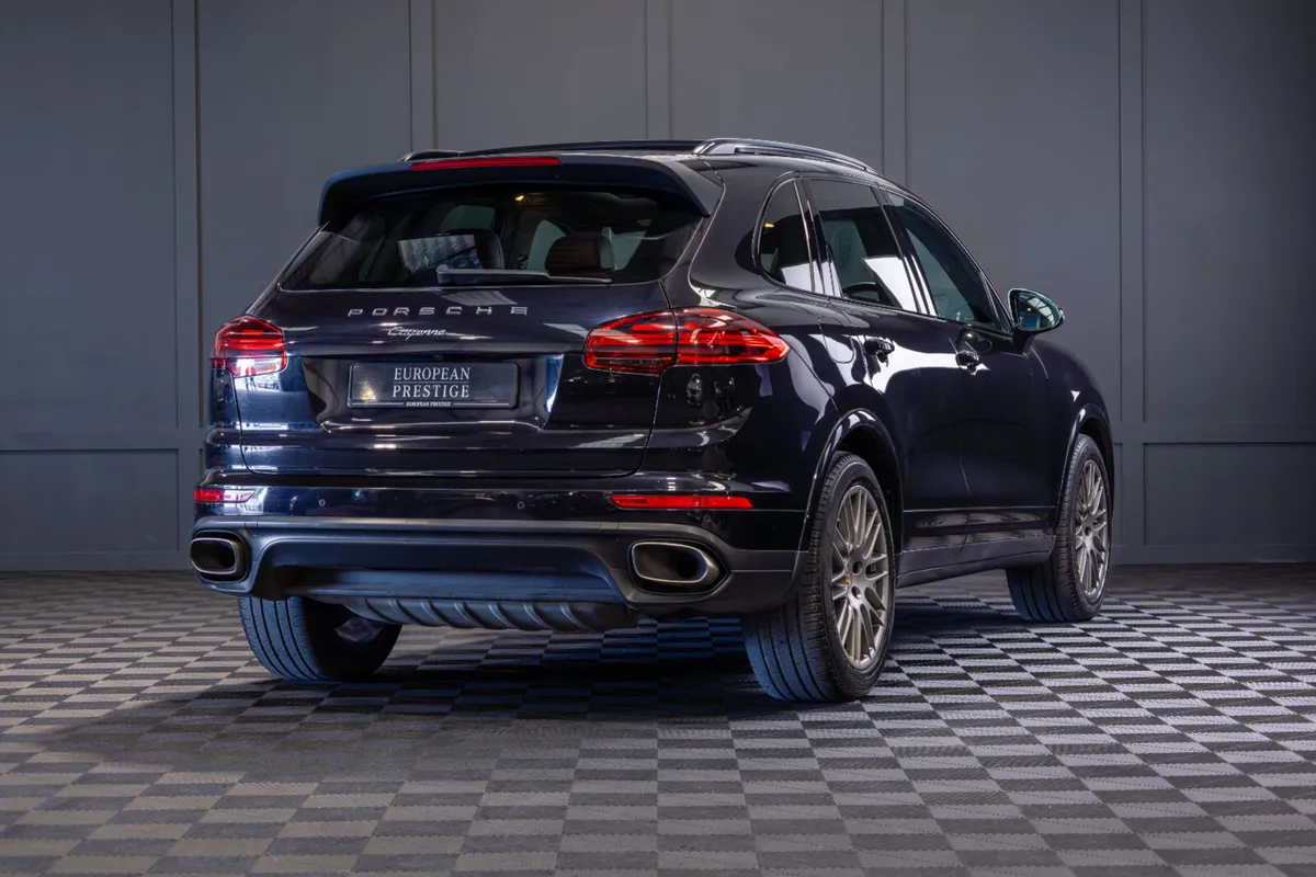 162 Porsche Cayenne 3.0D V5 Platinum Ed. 5 Seat N1 - Image 3