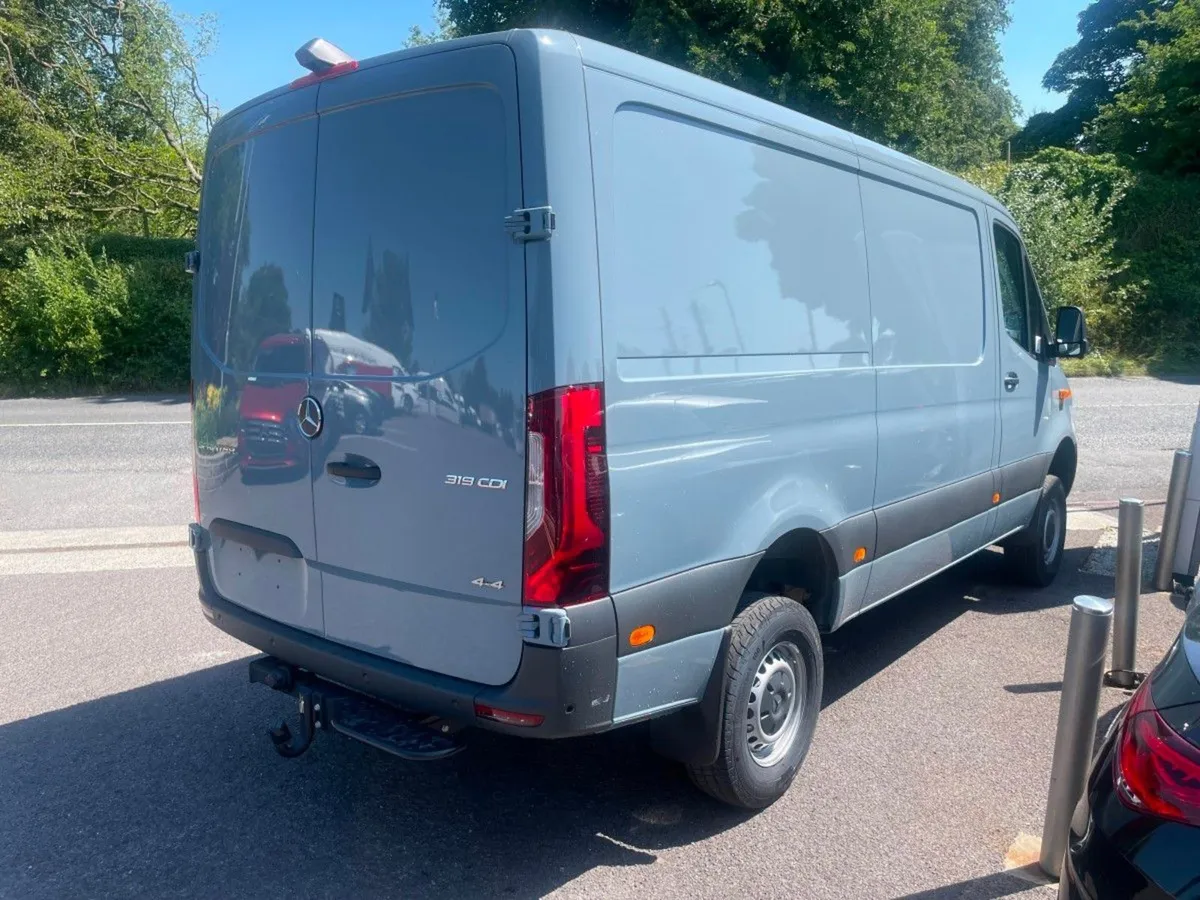 Mercedes-Benz Sprinter 4x4 Select - Image 4