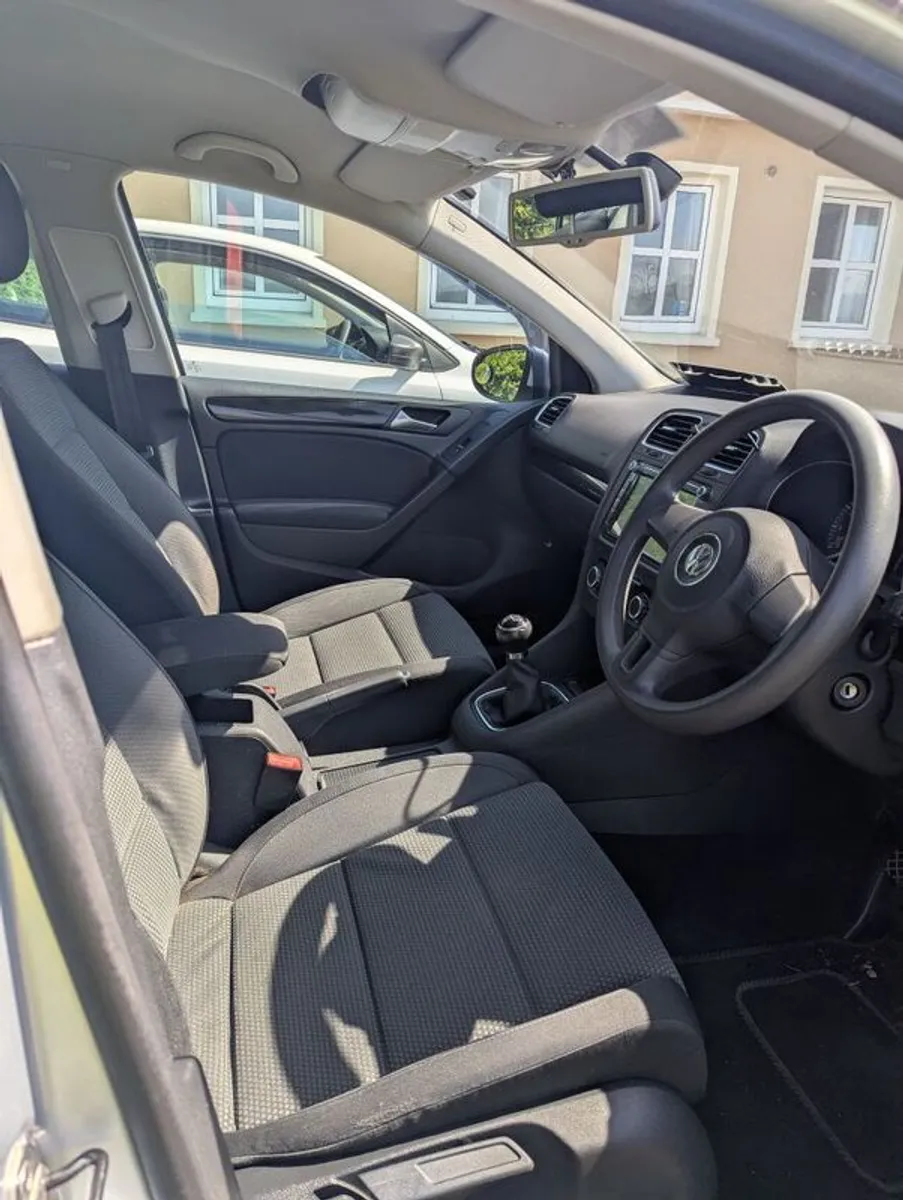 2009 Volkswagen Golf - Image 4