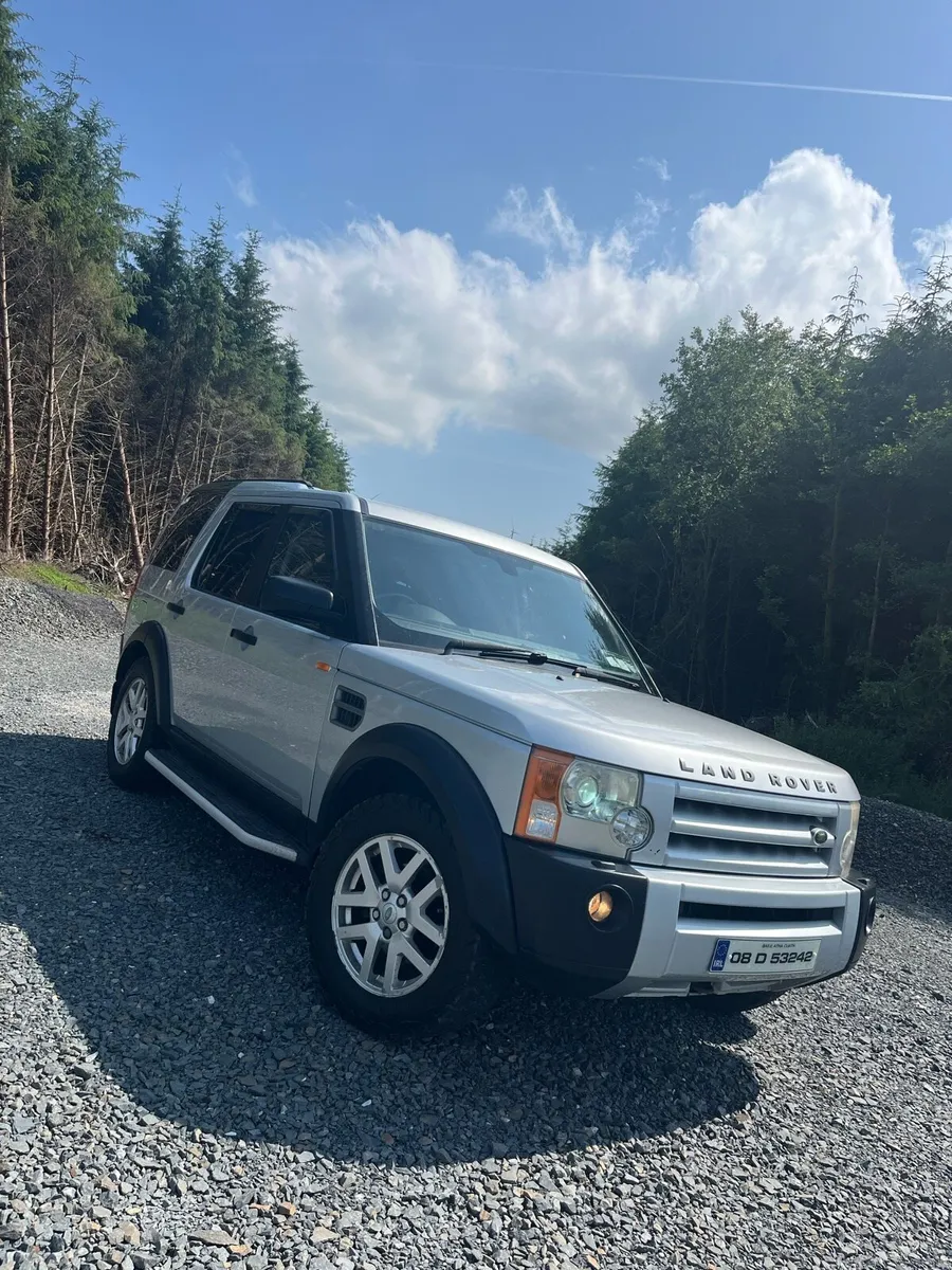 Land Rover Discovery 3 - Image 1