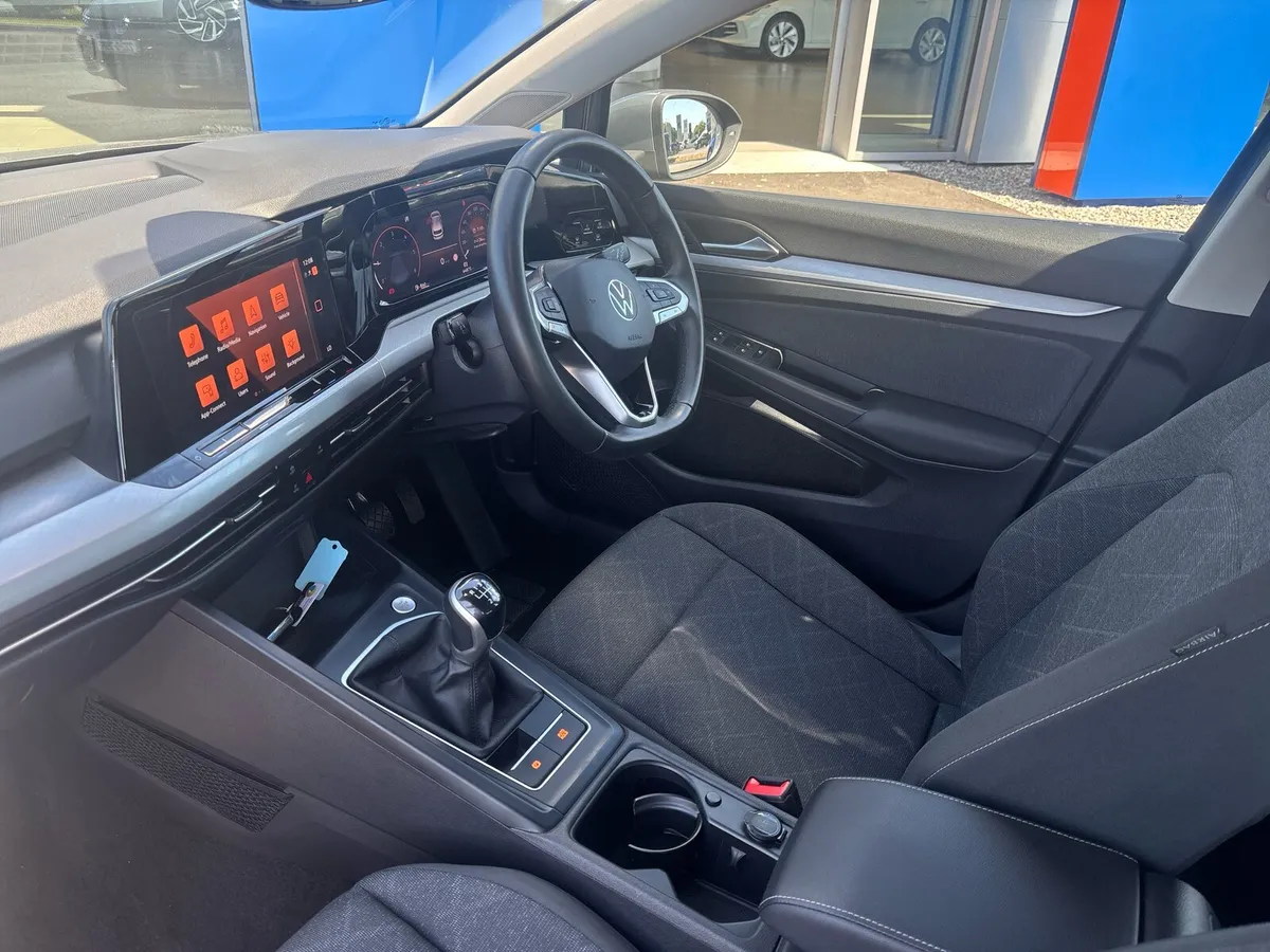 Volkswagen Golf 2.0 TDI 115HP Life - Image 3