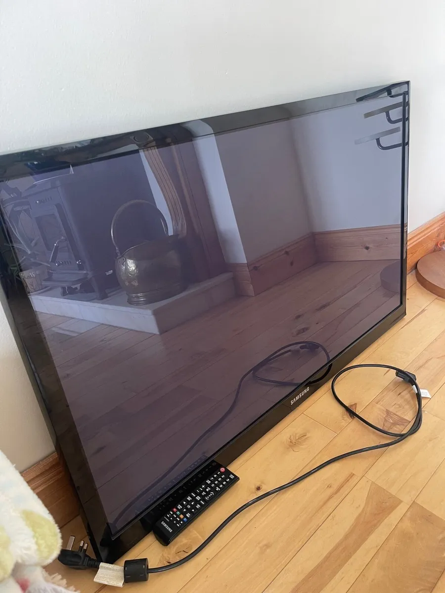 40” Samsung TV (not Smart) - Image 4