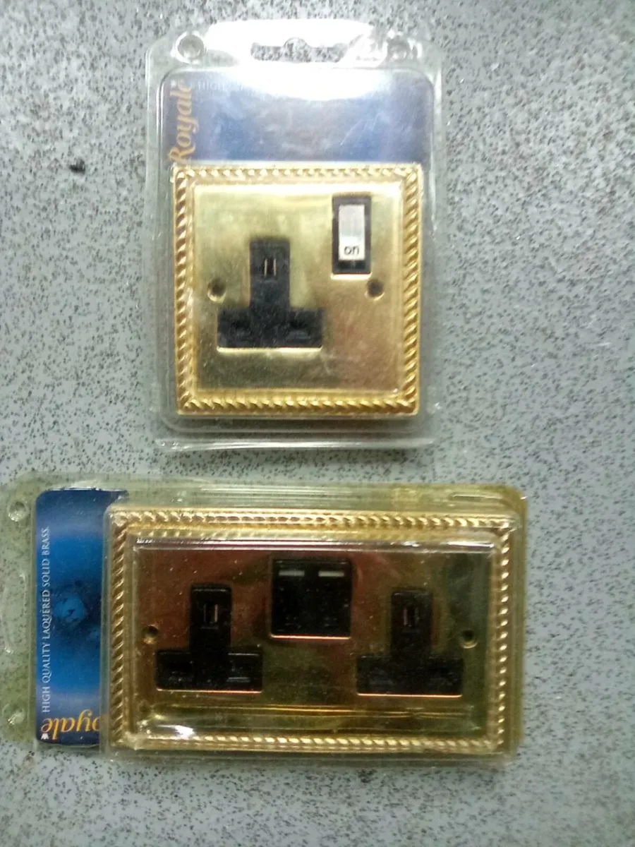 5. NEW  BRASS  SOCKETS - Image 2