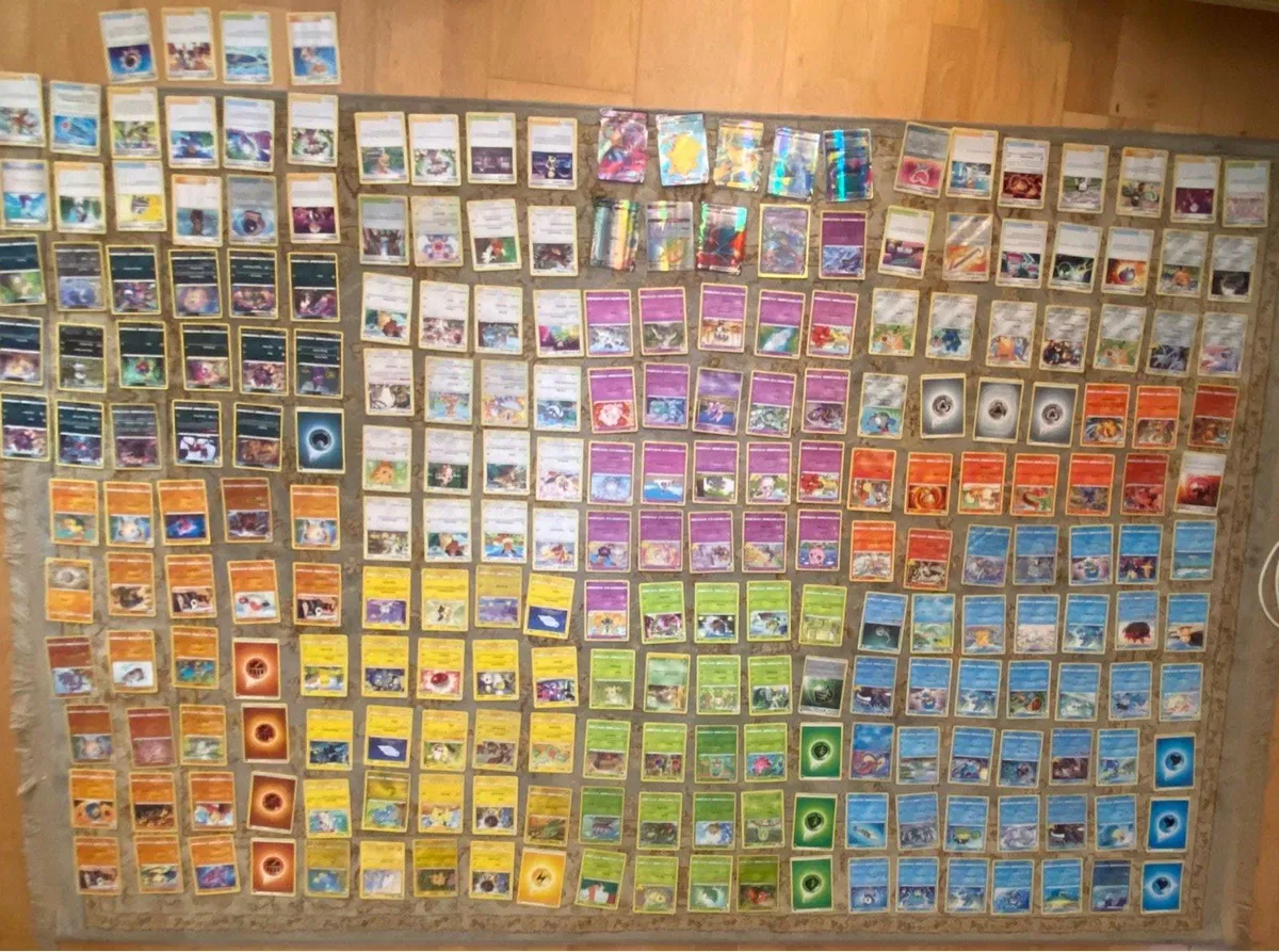 Pokémon Set (Cards & Book) - Image 1