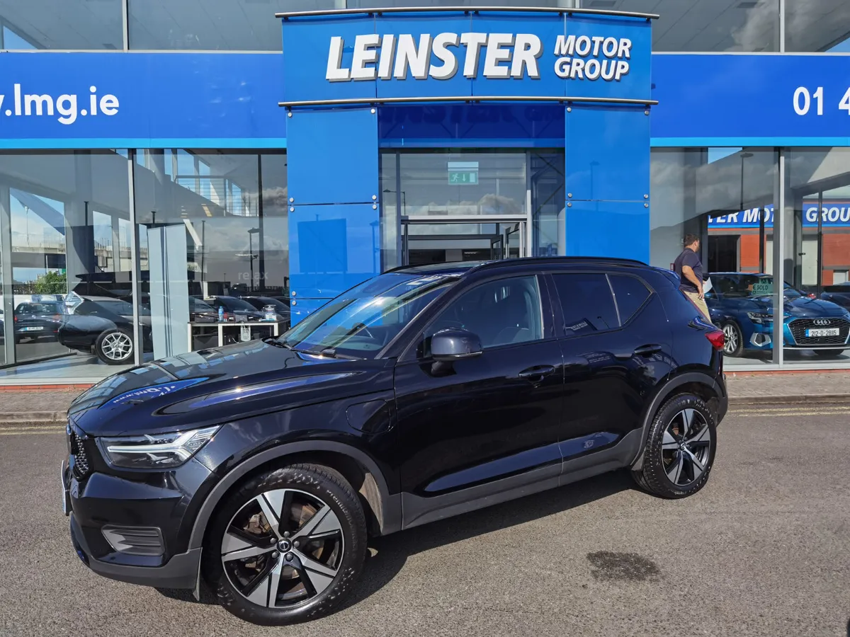 VOLVO XC40 1.5 RECHARGE T4 R-DESIGN - Image 1