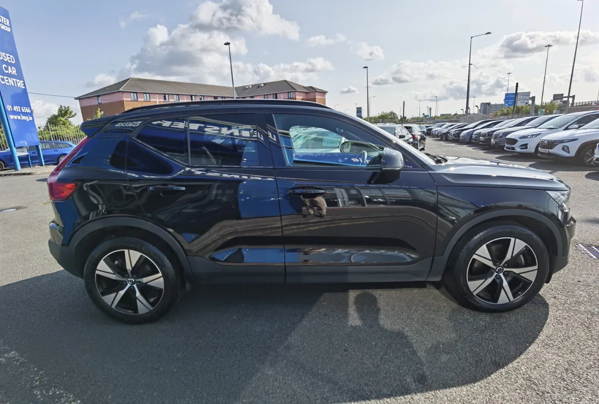VOLVO XC40 1.5 RECHARGE T4 R-DESIGN - Image 4