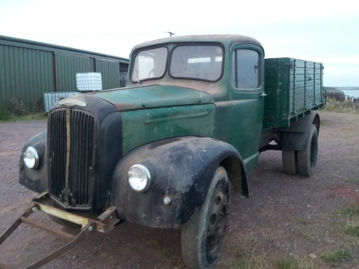 Morris Minor Commercial Diesel Tipper Truck - Image 2