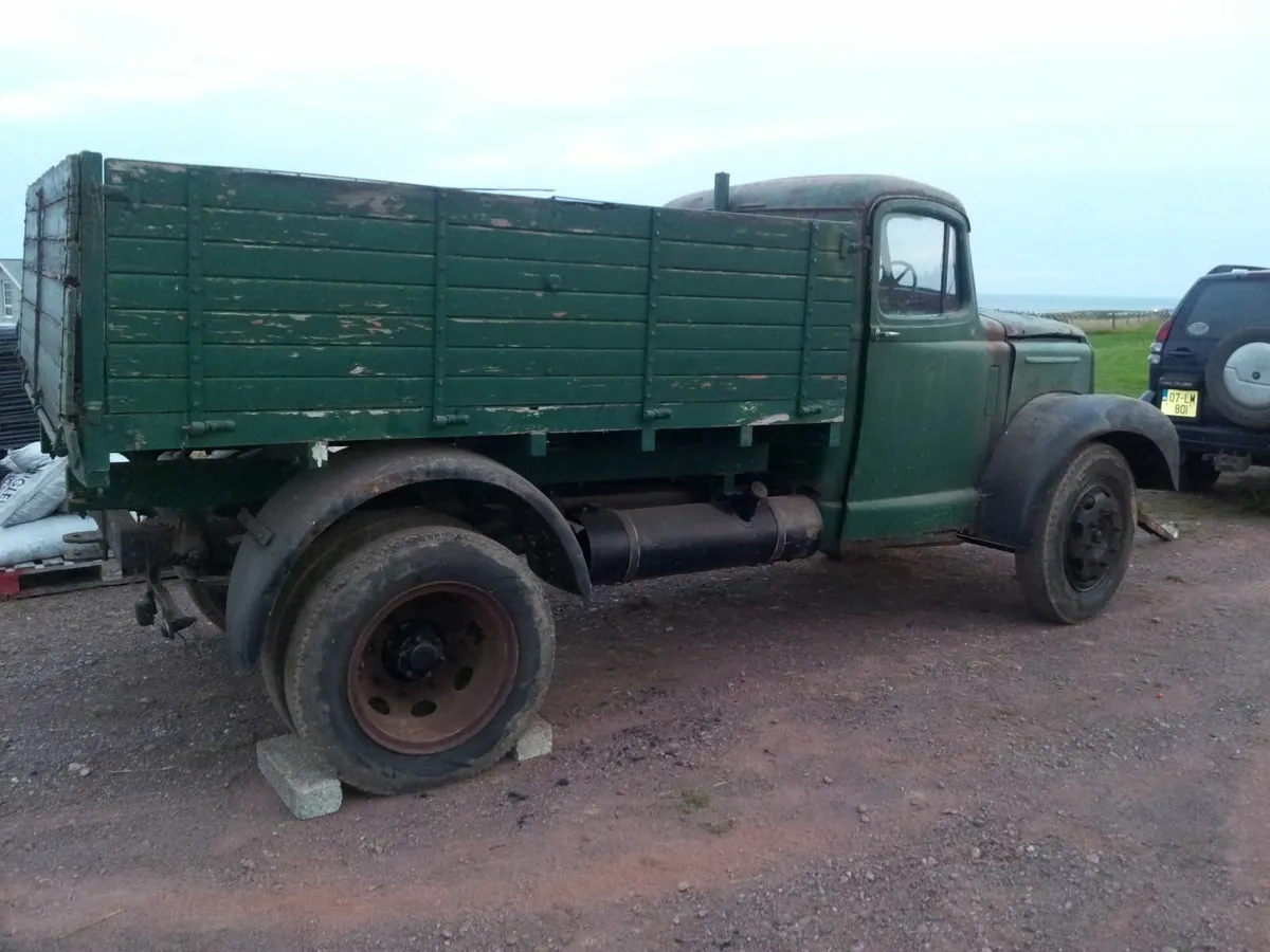 Morris Minor Commercial Diesel Tipper Truck - Image 4