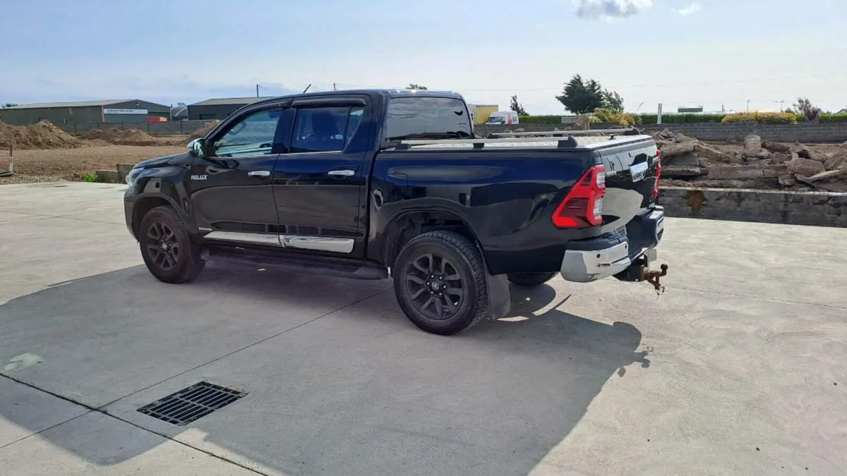 2021 Toyota Hilux Invincible + vat - Image 4