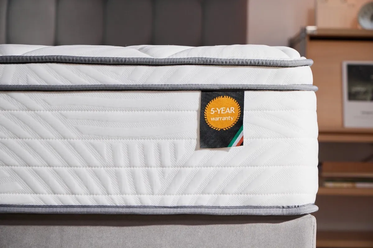 New 2000 pocket Sprung Pillow Top Mattress - Image 4
