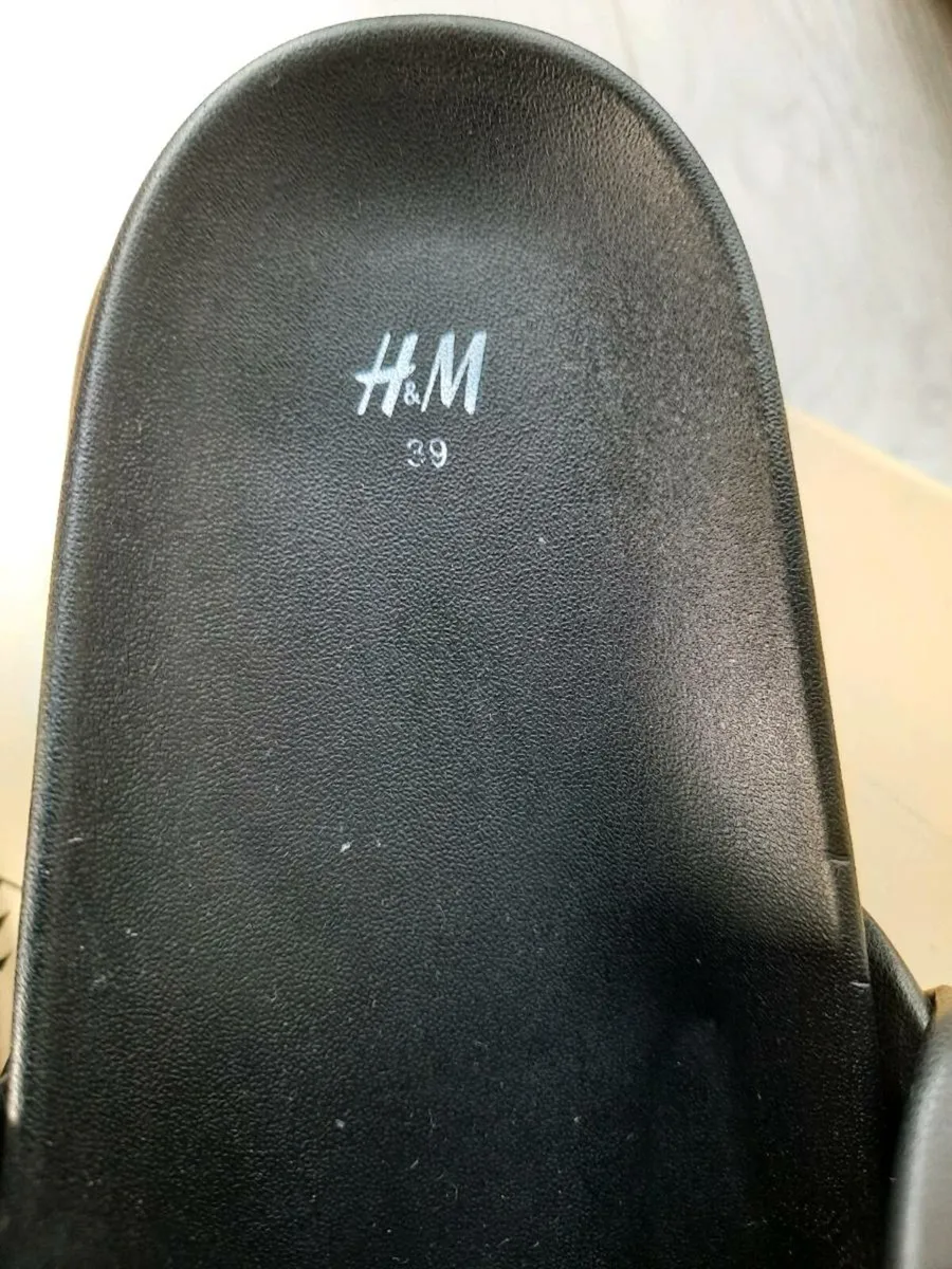 H&M  Flip Flops - Image 4