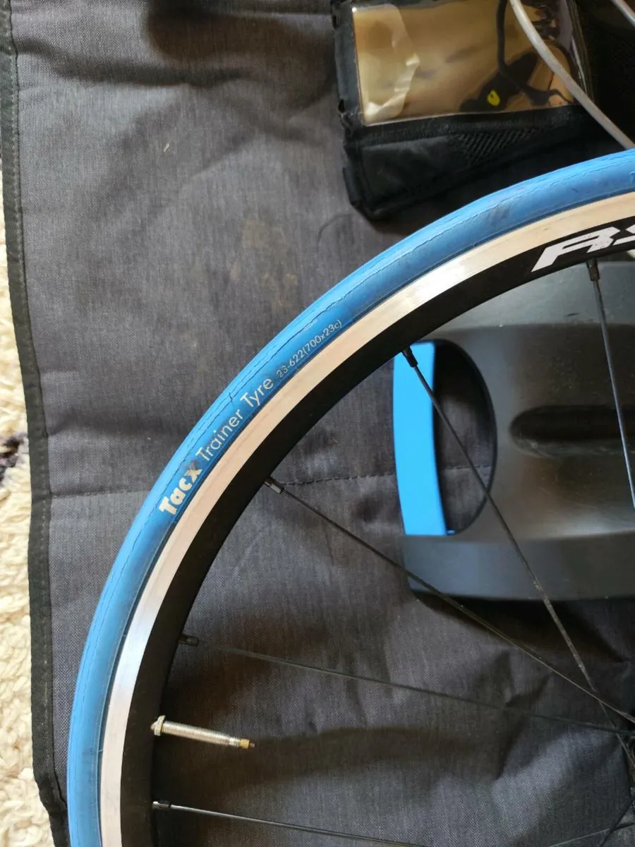 Tacx flow turbo trainer with accessories - Image 4