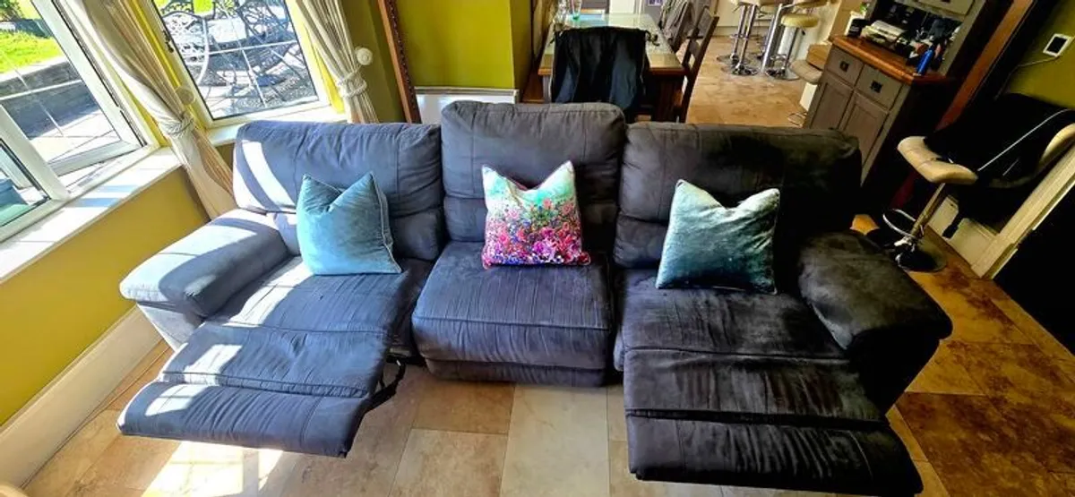 Recliner Sofa. - Image 1