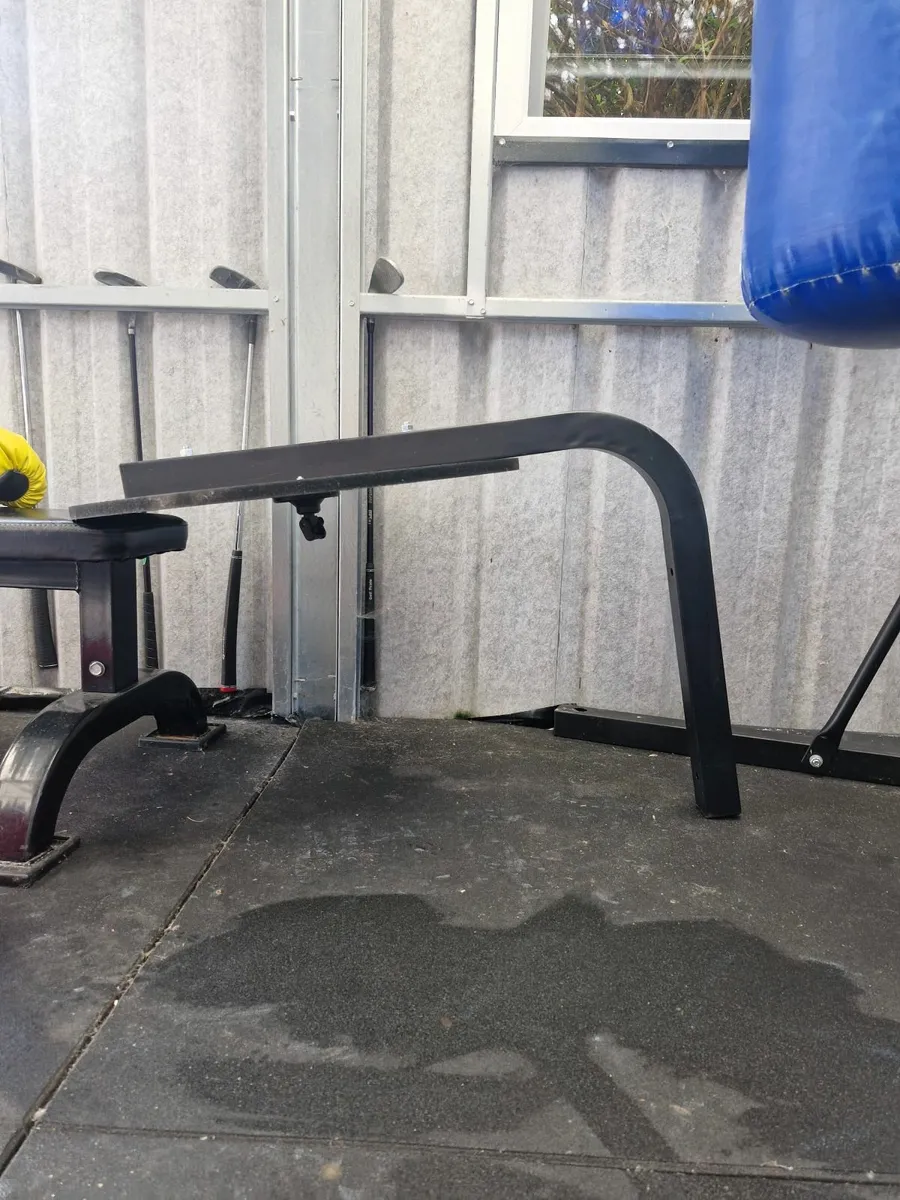 Punching bag and frame - Image 2