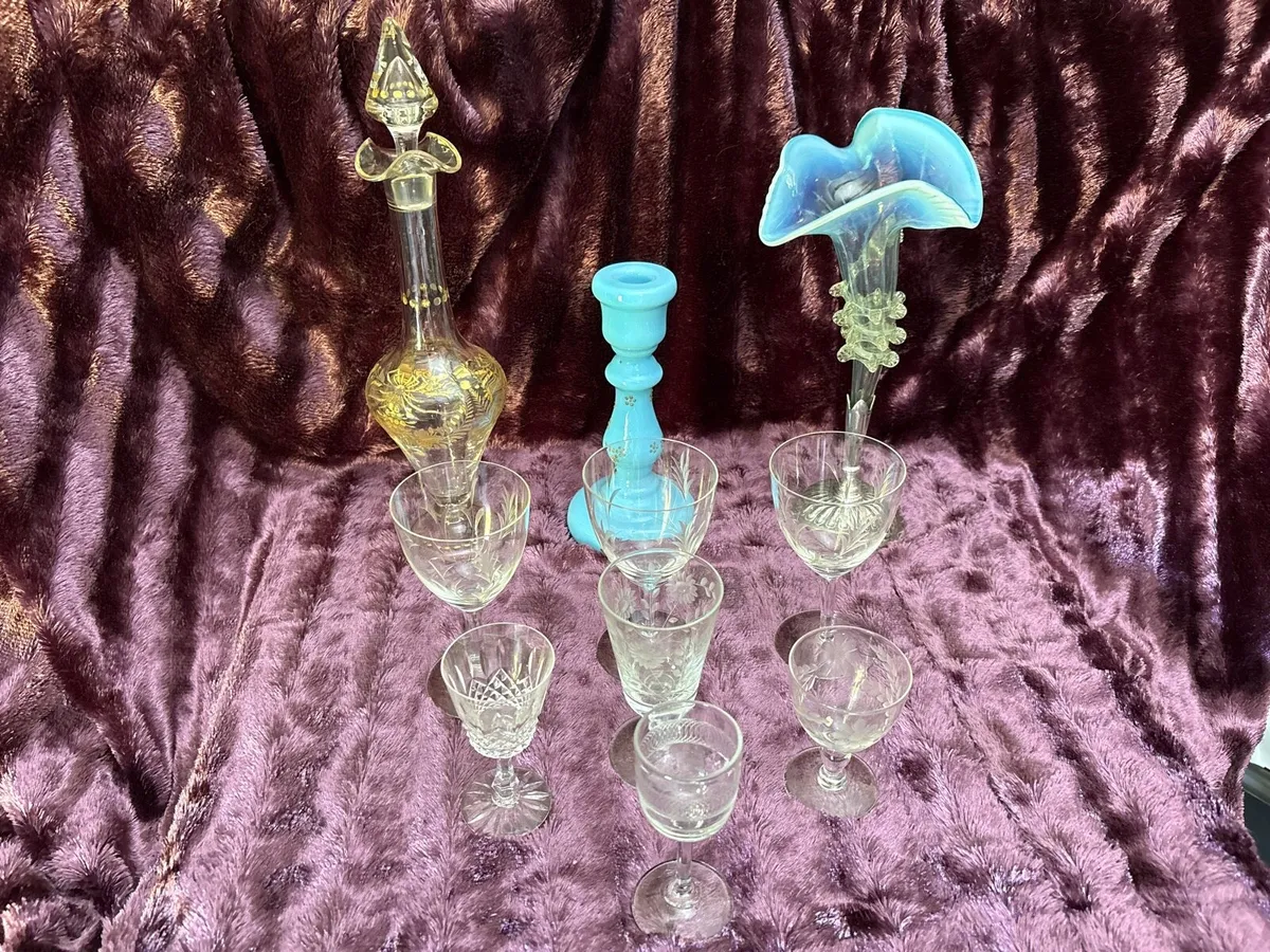 JOB LOT ASSORTED VINTAGE GLASSWARE - Image 1