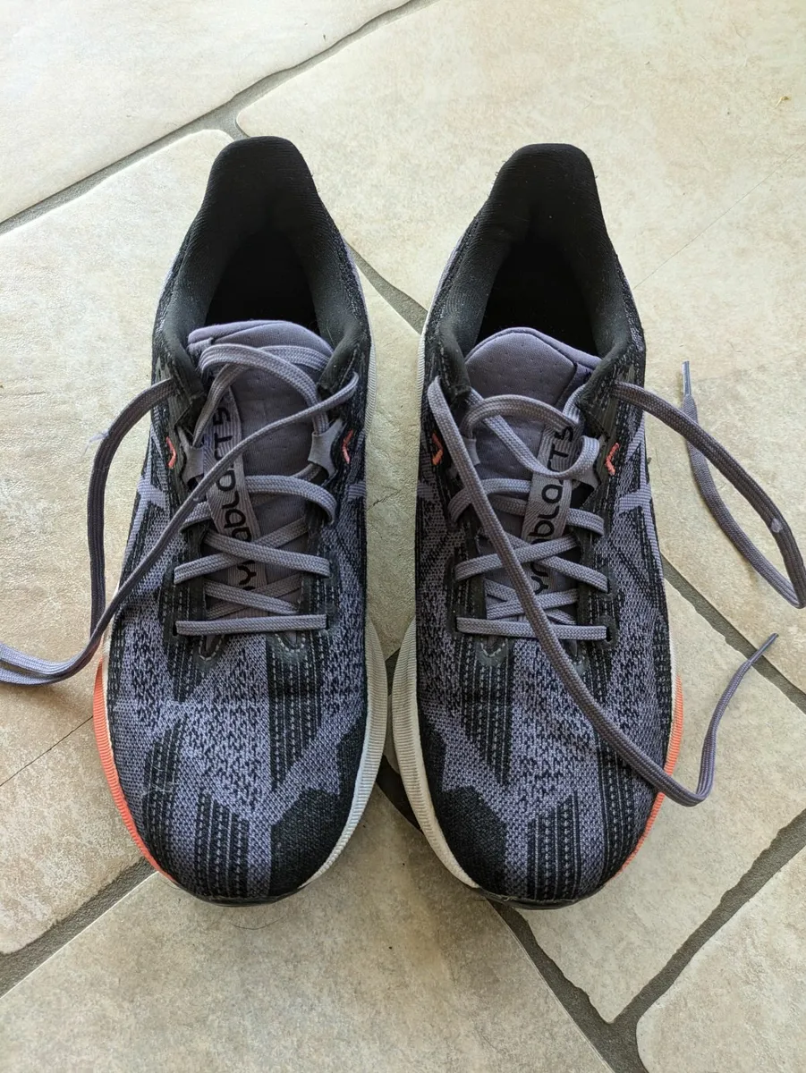 ASICS Novablast 3 Running Shoes – Hardly Worn - Image 1