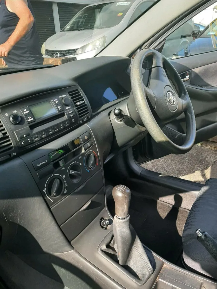 Toyota corolla - Image 4