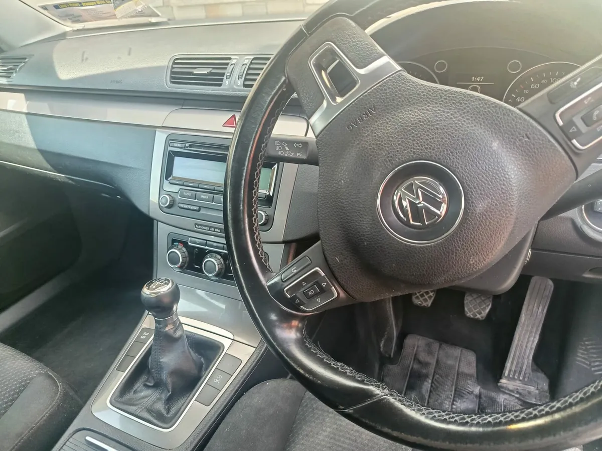 10 VW Passat 1.6 - Image 3