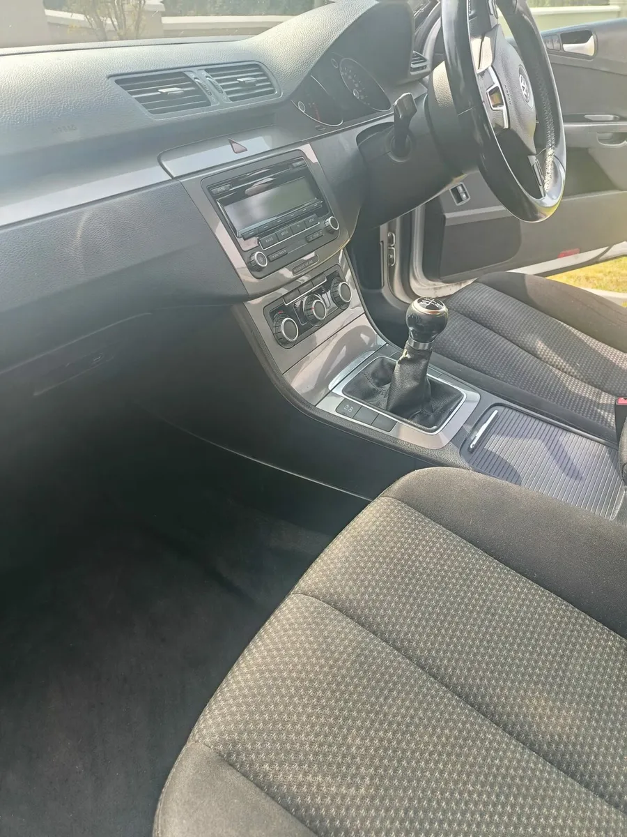 10 VW Passat 1.6 - Image 4