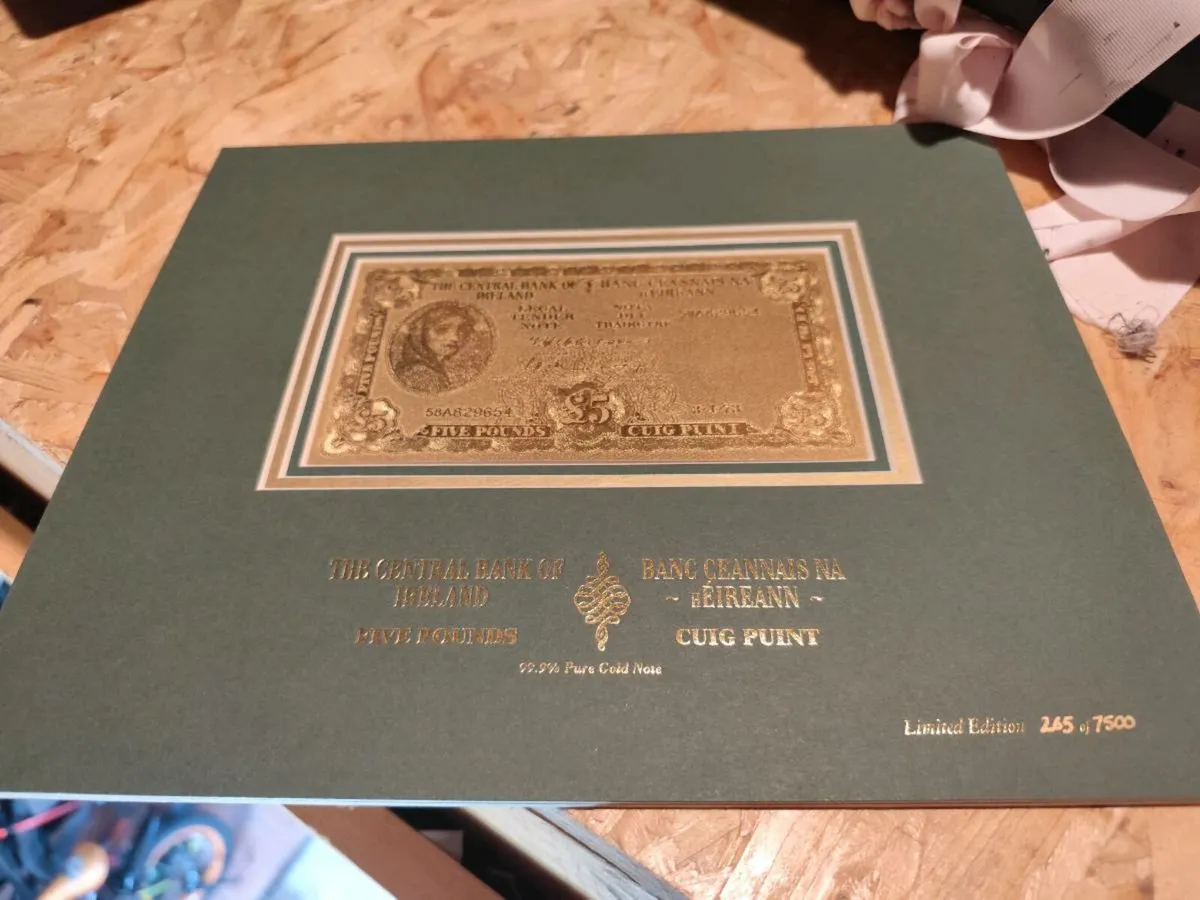 1973: Limited edition £5 Lady Lavery gold leaf - Image 1