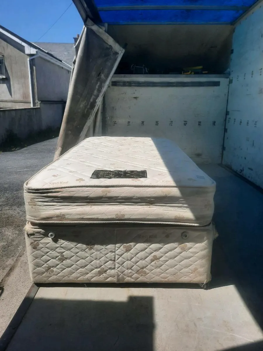Single bed - Image 1