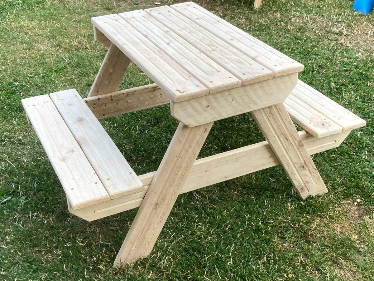 Kids picnic tables - Image 1