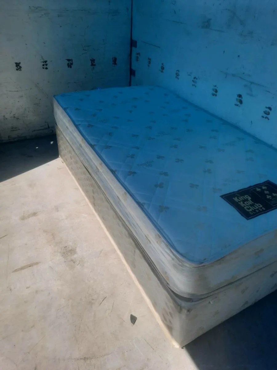 Single bed - Image 2