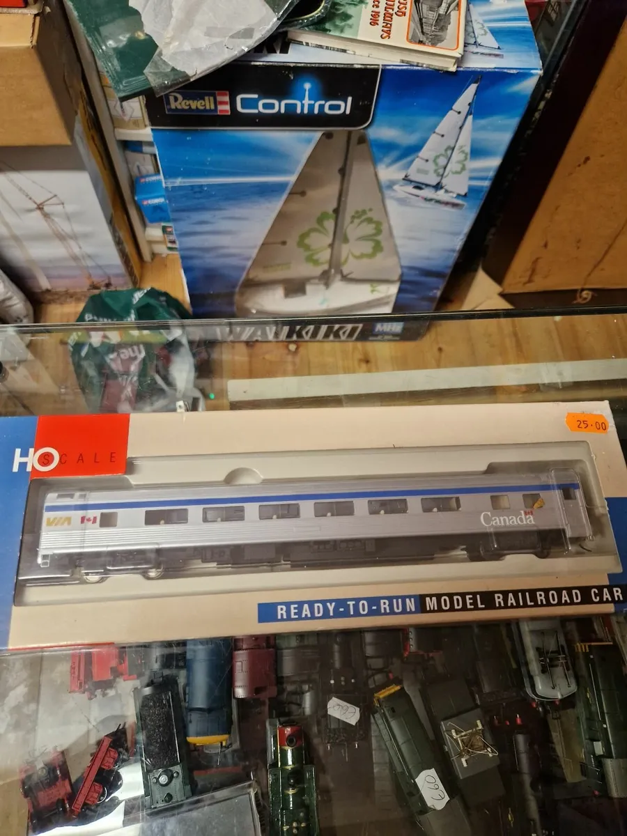 Hornby Walthers HO Scale American Carraige - Image 1