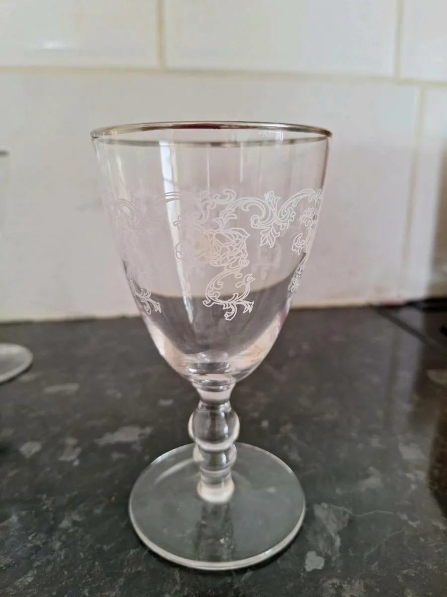 Set of six vintage wine glasses - Image 2
