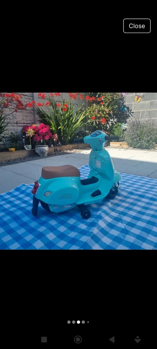 Kids Vespa Ride-On Scooter – Like New! - Image 3