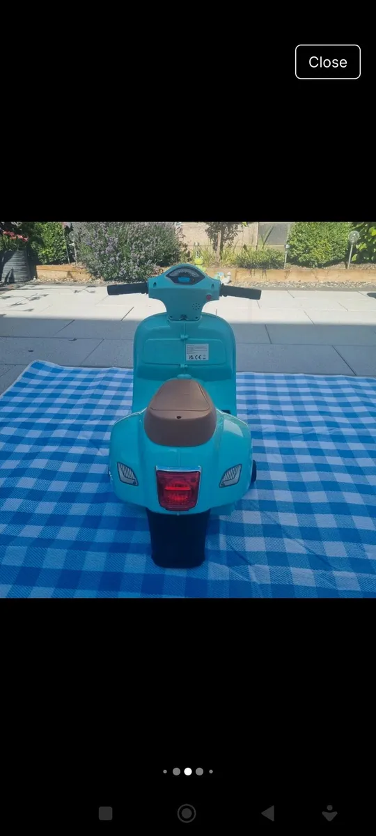 Kids Vespa Ride-On Scooter – Like New! - Image 4