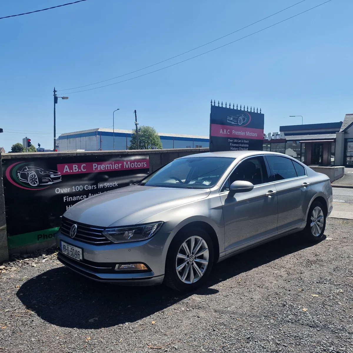 Volkswagen Passat 2015 2.0 TDI 190HP Highline - Image 2