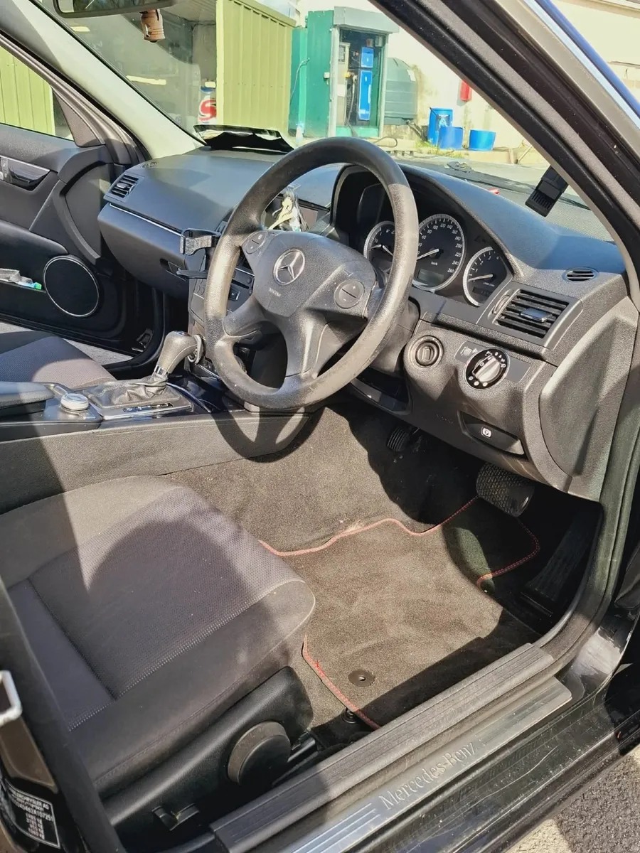 Mercedes-Benz C-Class 2008 - Image 4
