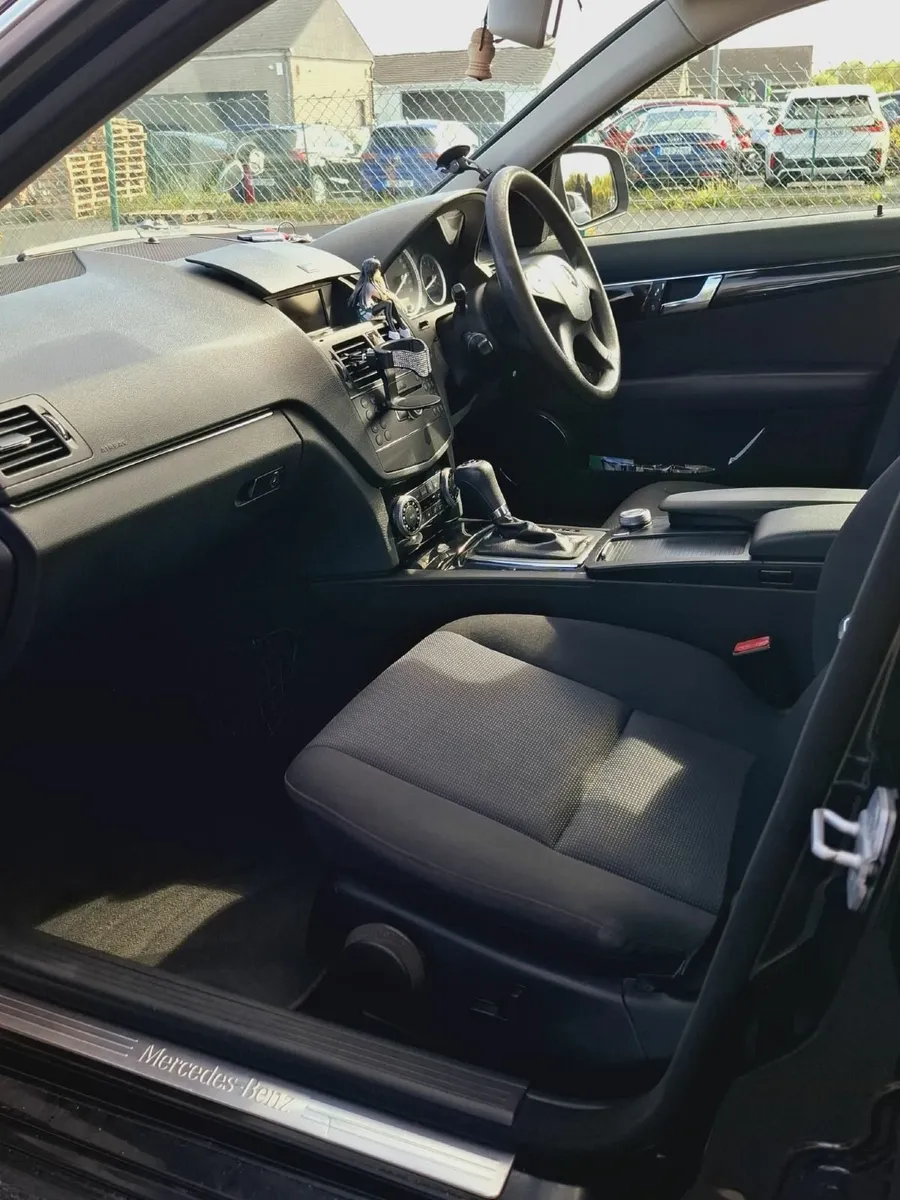 Mercedes-Benz C-Class 2008 - Image 2