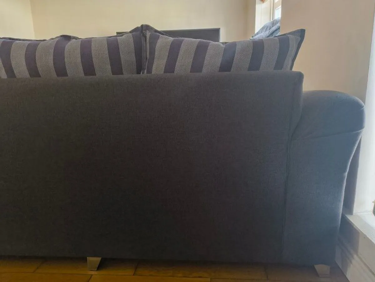 L-shaped Sofa for sale - Image 4