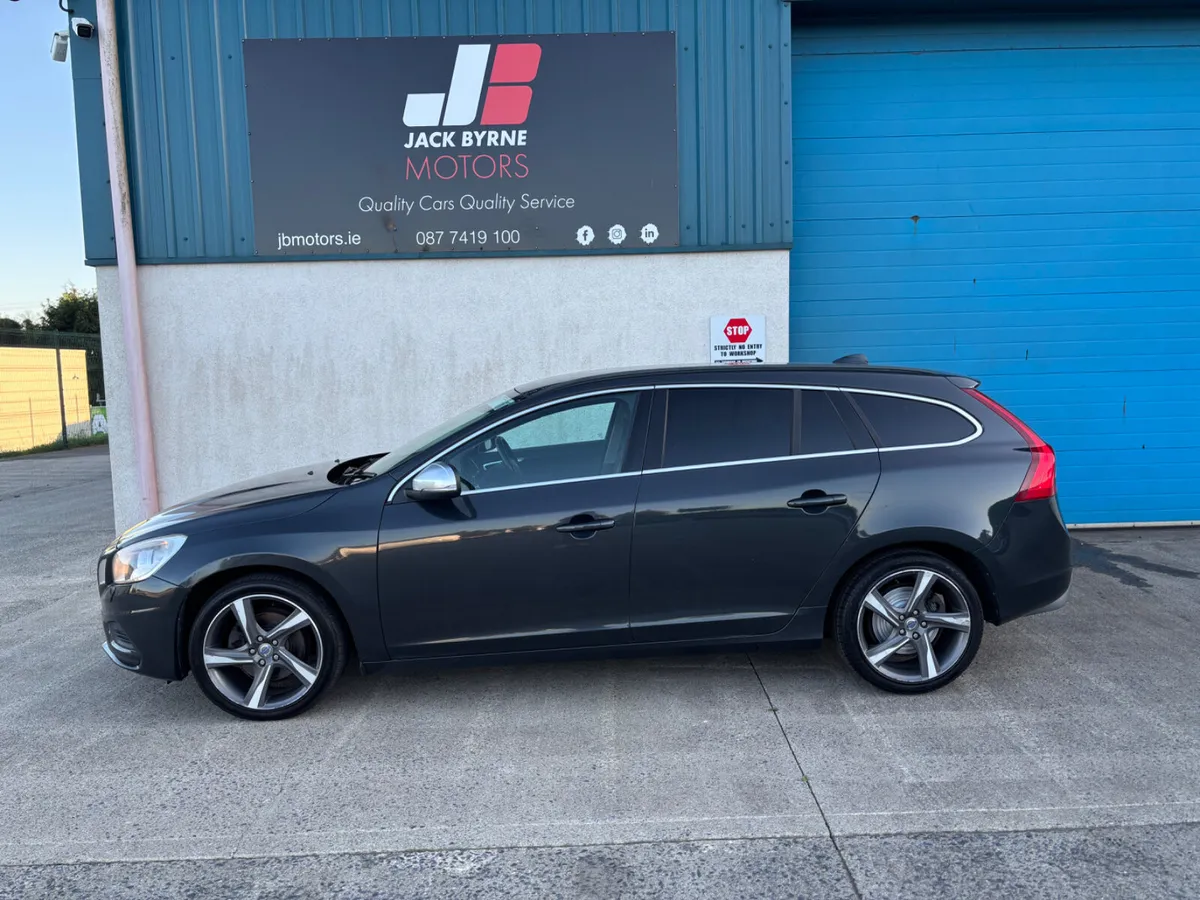 Volvo V60 R-Design D2 - Image 4