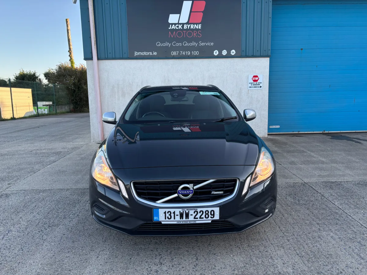 Volvo V60 R-Design D2 - Image 2