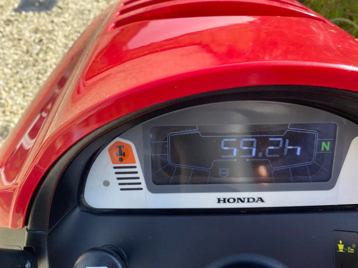 Honda 2417 ride on mower - Image 4