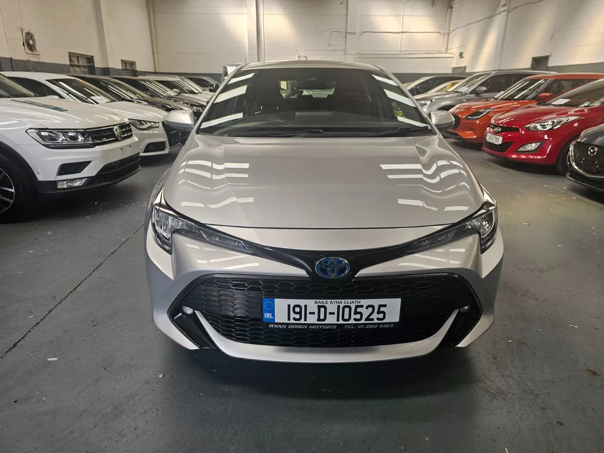Toyota Corolla 2019 Hatchback Sat Nav - Image 2