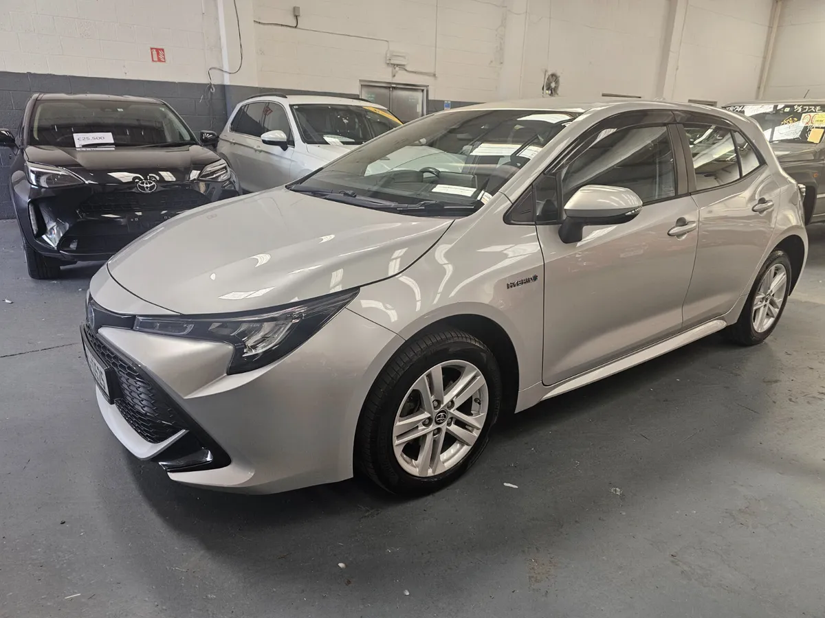 Toyota Corolla 2019 Hatchback Sat Nav - Image 3