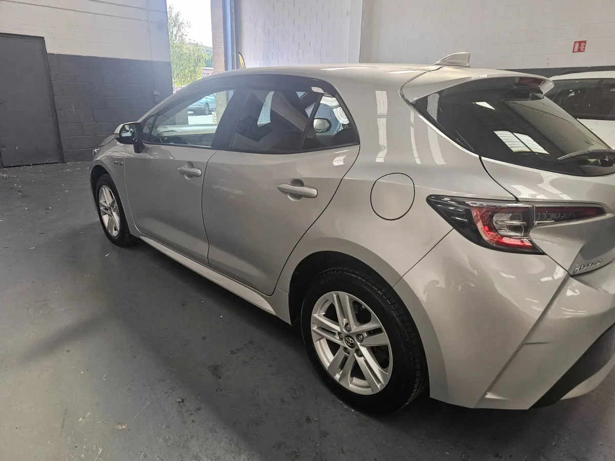 Toyota Corolla 2019 Hatchback Sat Nav - Image 4