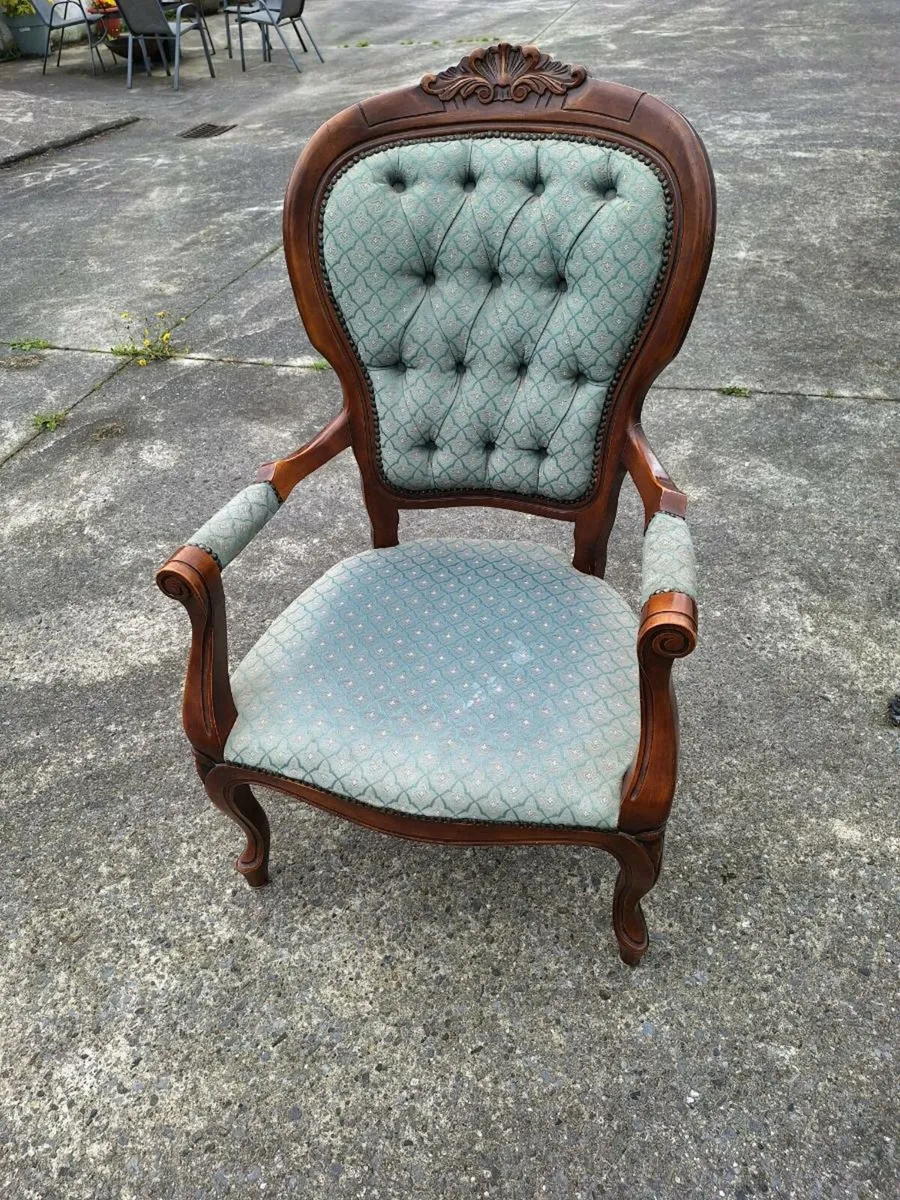 Beautiful vintage armchair - Image 1