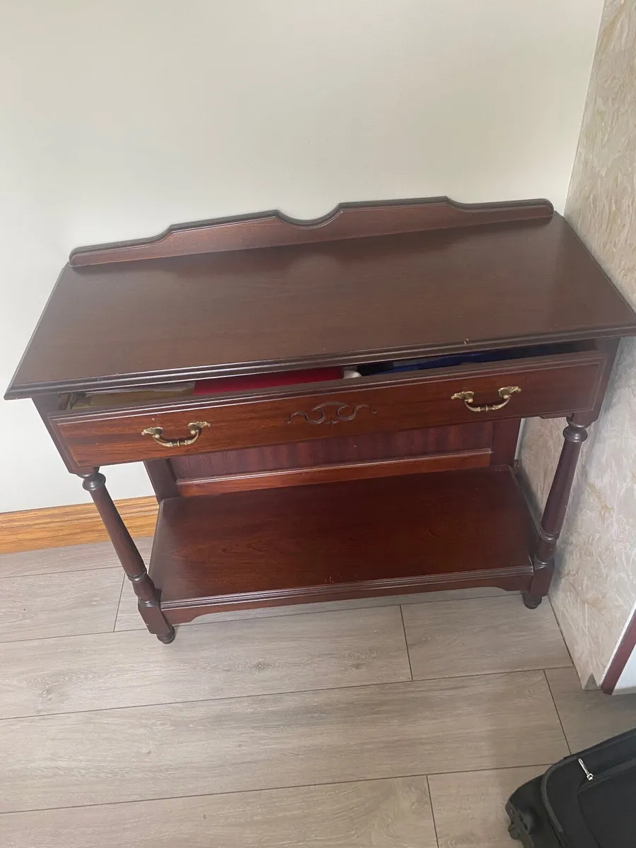 Cabinet - Image 1