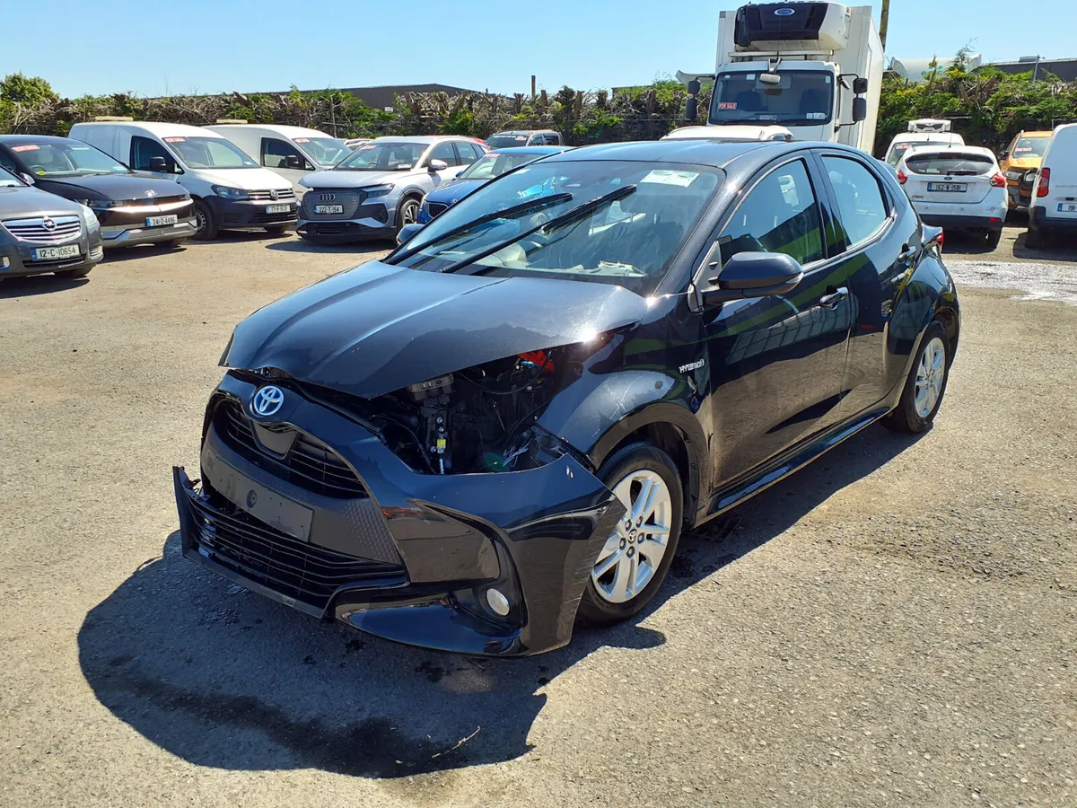 2021 Toyota yaris Luna - Image 2