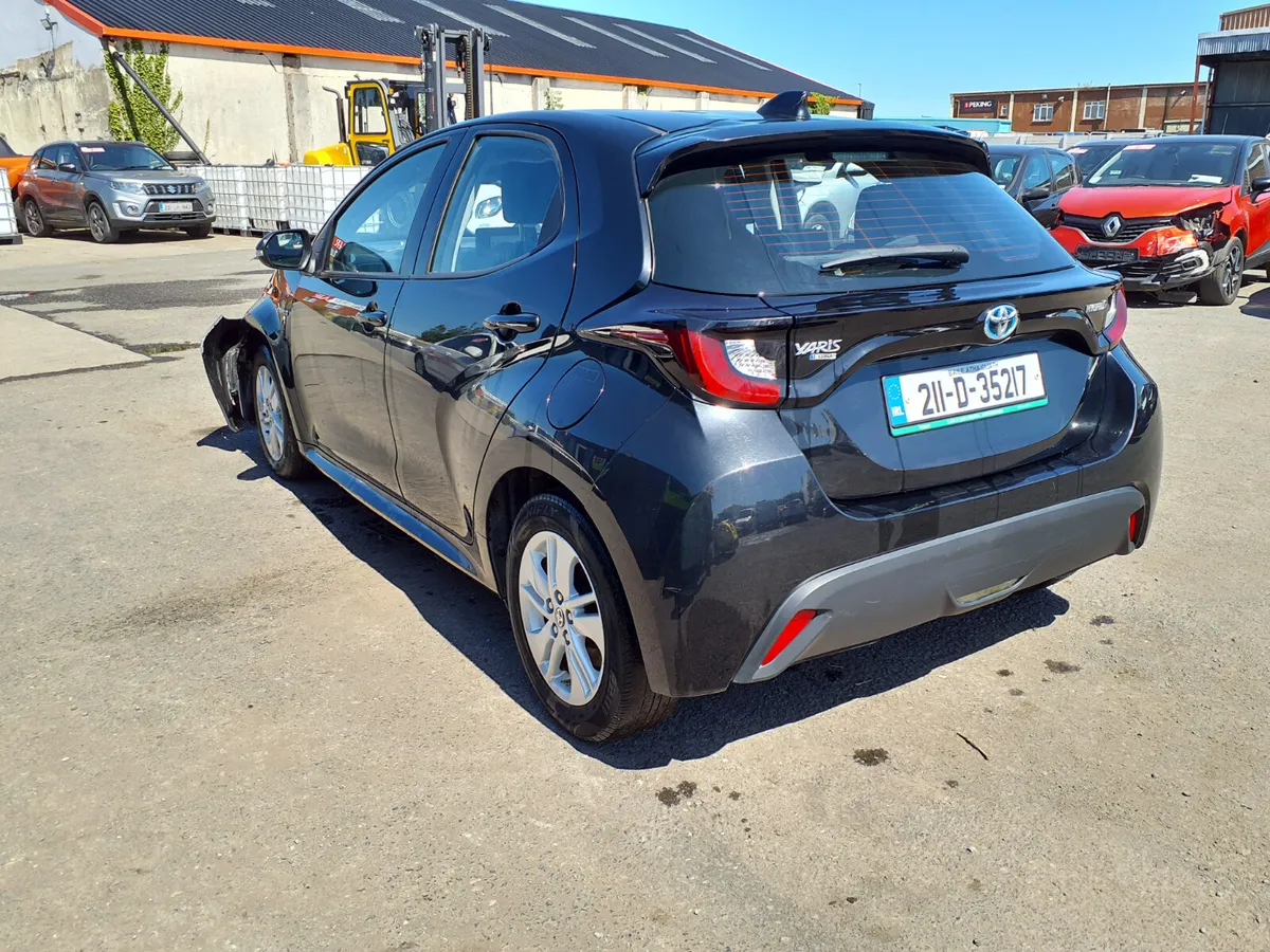 2021 Toyota yaris Luna - Image 3